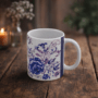 Bedrukte keramische mok met unieke print met blauwe bloemen, 330 ml, sublimatie