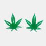 Oorstekers gelaserd uit plexiglas in de vorm van een cannabisblad.