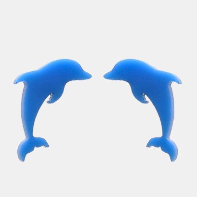 Oorstekers gelaserd uit plexiglas in de vorm van dolfijntjes.