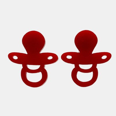 Oorstekers gelaserd uit plexiglas in de vorm van een speen.