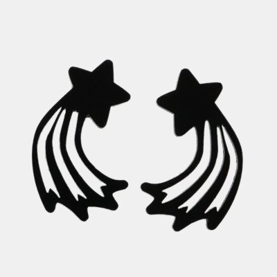 Oorstekers gelaserd uit plexiglas in de vorm van een vallende ster.