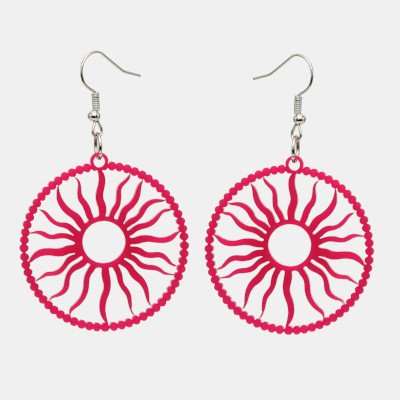 Oorbellen gelaserd uit plexiglas in de vorm van een stralende zon.