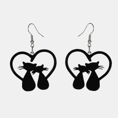 Oorbellen gelaserd uit plexiglas in de vorm van twee schattige poesjes in een hartje.