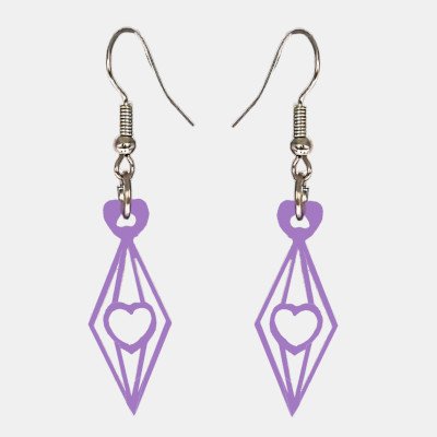 Oorbellen gelaserd uit plexiglas met een ruitvorm en daarin een hartje.