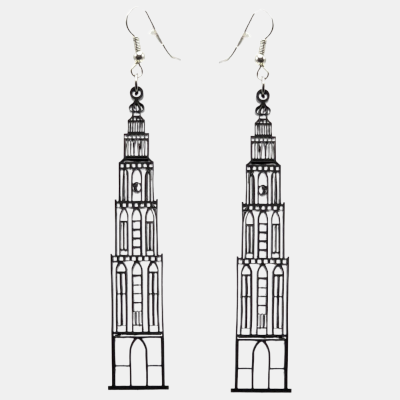 Oorbellen gelaserd uit plexiglas in de vorm van de Martinitoren uit Groningen.