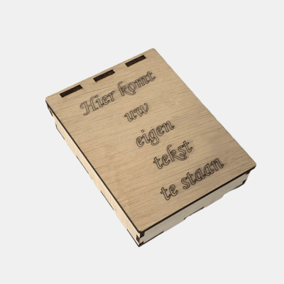 Lasergegraveerd houten doosje met de tekst 'Hier komt uw eigen tekst te staan'