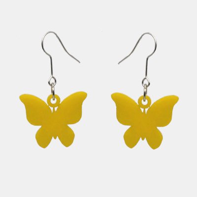 Oorbellen gelaserd uit plexiglas in de vorm van een vlinder.