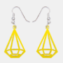 Gele geometrische oorbellen in de vorm van een diamant
