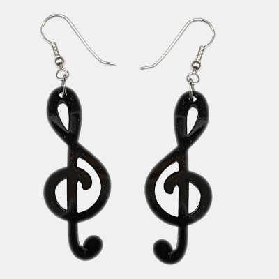 Oorbellen met zwarte vioolsleutel hanger aan een zilverkleurig haakje